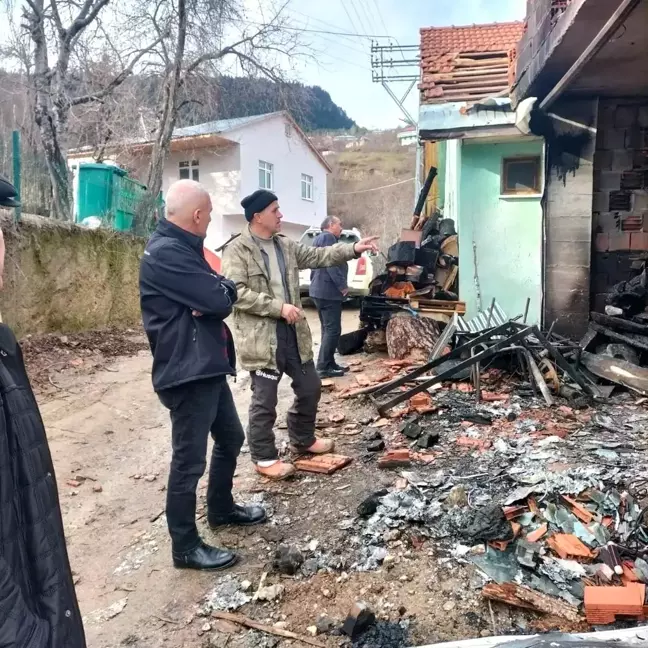 Devrekani Belediye Başkanı yangın sonrası aileleri ziyaret etti