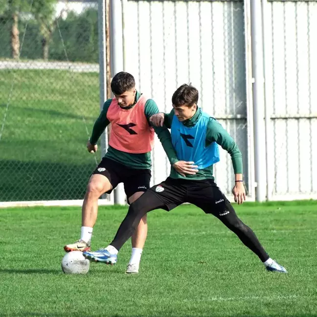 Bursasporlu futbolcular Karacabey Belediyespor maçı için hazırlıklarını sürdürüyor