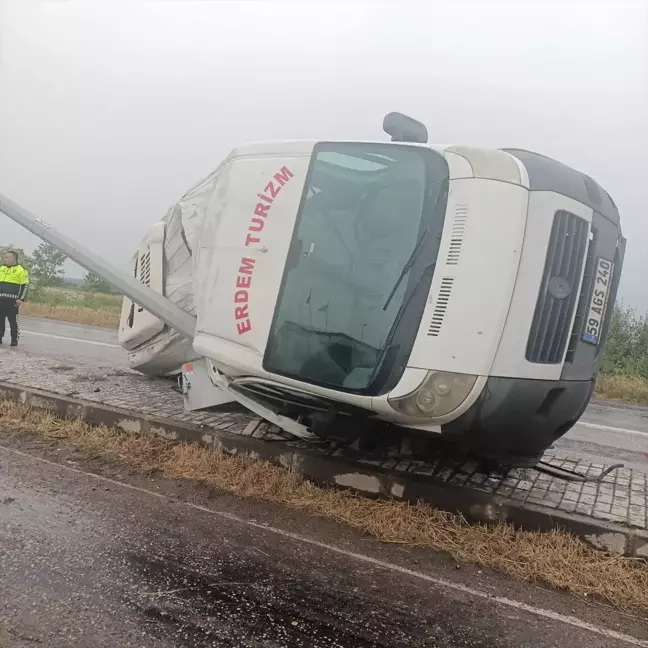 Tekirdağ'da Midibüs Devrildi: 7 Yaralı