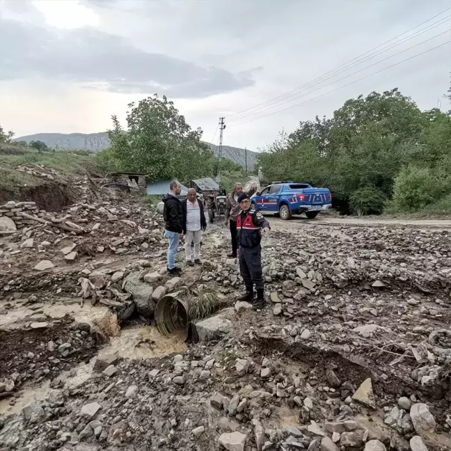 Elazığ'ın Baskil ilçesinde sağanak ve dolu zarara neden oldu