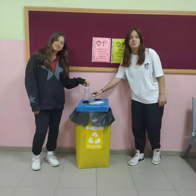Çankırı'da Muazzez Ser-Ved Amaratoğlu Ortaokulu'ndan İyilik Okulları İçin Geri Dönüştür Projesi