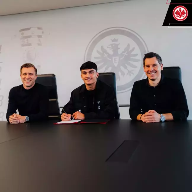 Eintracht Frankfurt, Can Uzun'u kadrosuna kattı