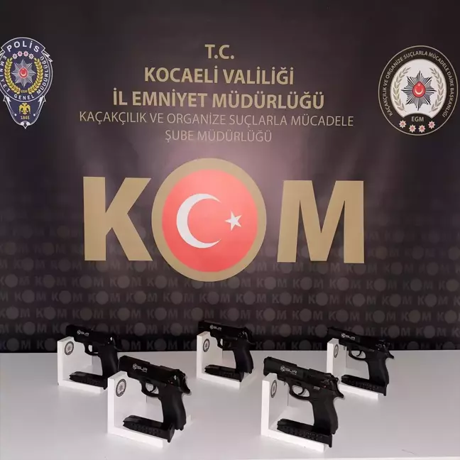 Kocaeli'de Kargoyla Silah Kaçakçılığı Yapan 3 Şüpheli Tutuklandı