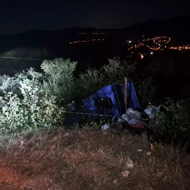 Düzce'de devrilen tarım aracındaki 5 kişi yaralandı