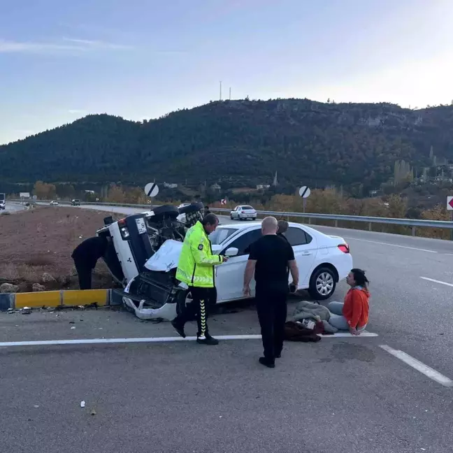 Isparta-Antalya Karayolunda Feci Kaza: 5 Yaralı