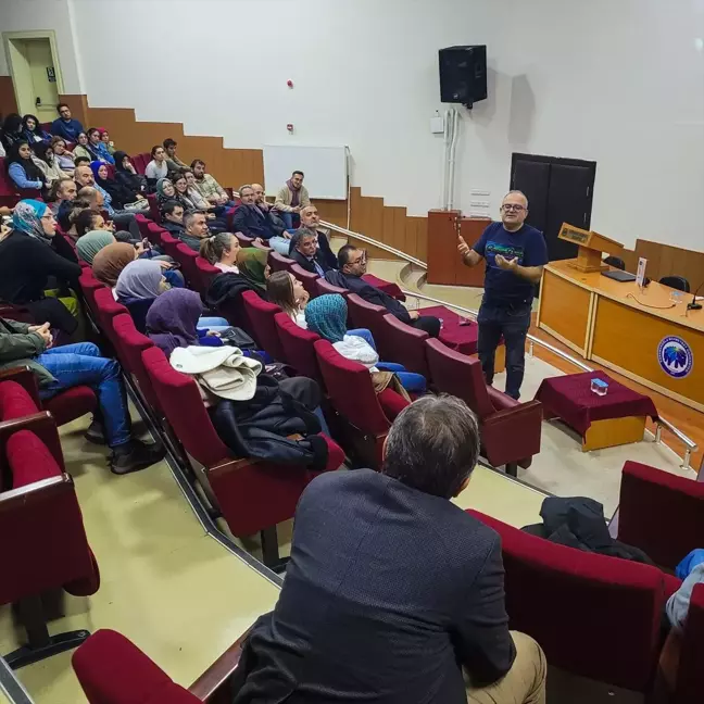 Karamanoğlu Mehmetbey Üniversitesi'nde Kara Delikler Üzerine Söyleşi Düzenlendi