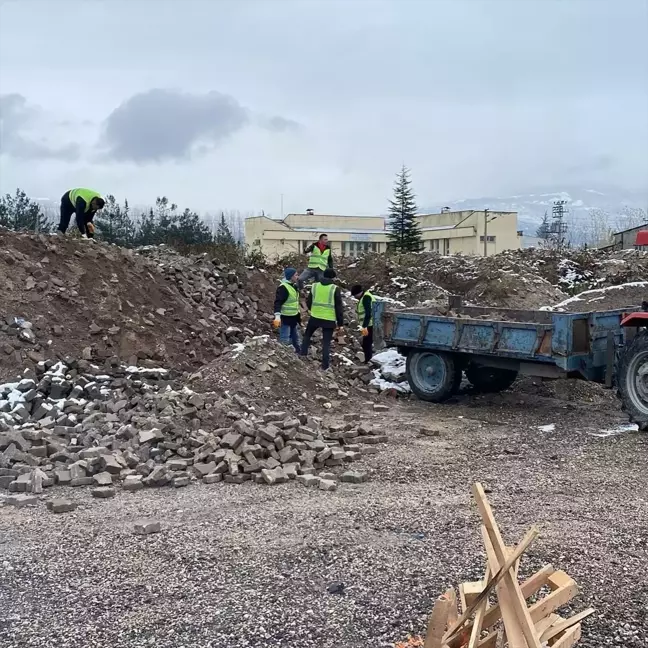 Niksar'da Yol Açma Çalışmaları Devam Ediyor