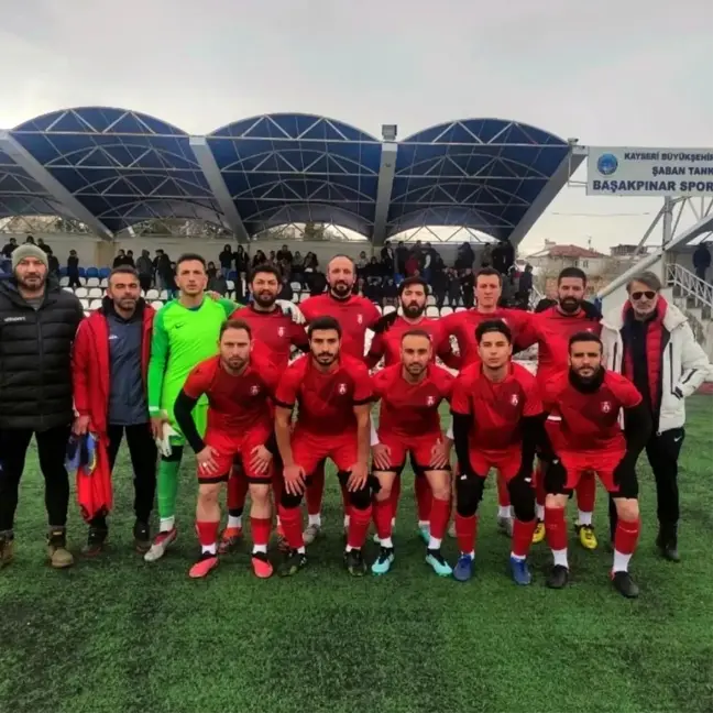 Özvatanspor, Başakpınarspor'u 4-0 Geçerek Liderliğini Sürdürdü