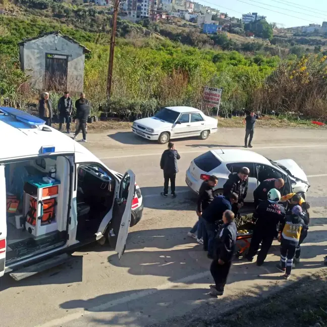 Adana'da Trafik Kazası: İki Yaralı