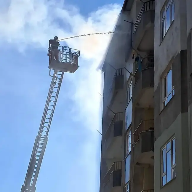 Hatay'da Apartmanda Yangın: İtfaiye Ekipleri Müdahale Etti