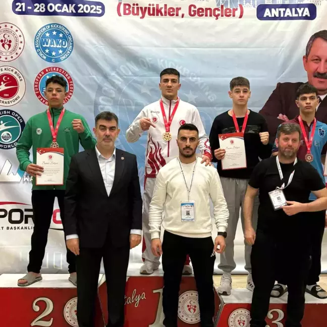 Elazığlı Sporcular Türkiye Kick Boks Şampiyonasında Başarı Elde Etti