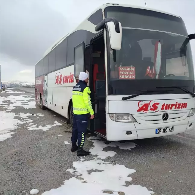 Yozgat'ta Sivil Jandarma Trafik Ekiplerinden Otobüs Denetimi