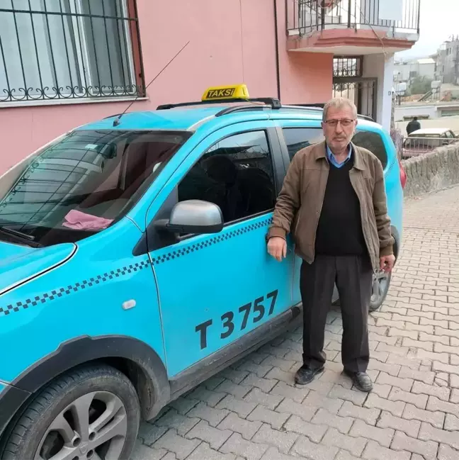 Hatay'da Sulama Kanalına Devrilen Taksinin Sürücüsü Hayatını Kaybetti