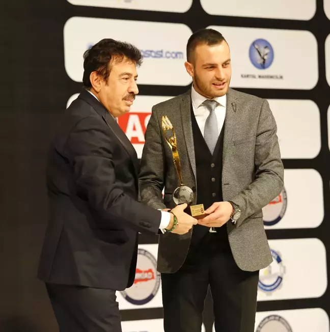 Yılın Altın Sanat Marka Ödülü Burak Yapım'a