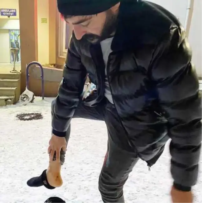 Yolda yürürken köpeğin saldırmasıyla yaralandı