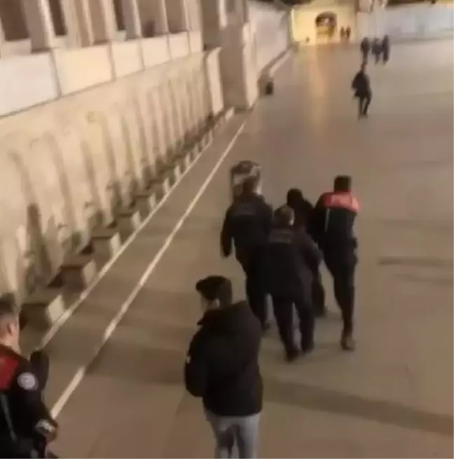 Fatih Camii İmamı ve Öğrencisini Bıçaklayan Şüphelinin Şiddetli Geçmişi Ortaya Çıktı