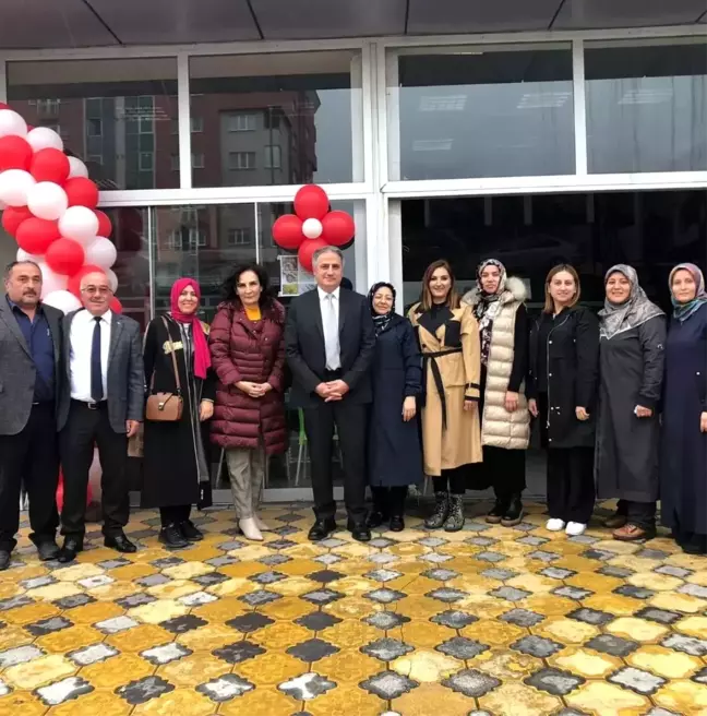 AK Partili kadınlar hayır çarşısı açtı(Fotoğraflı)