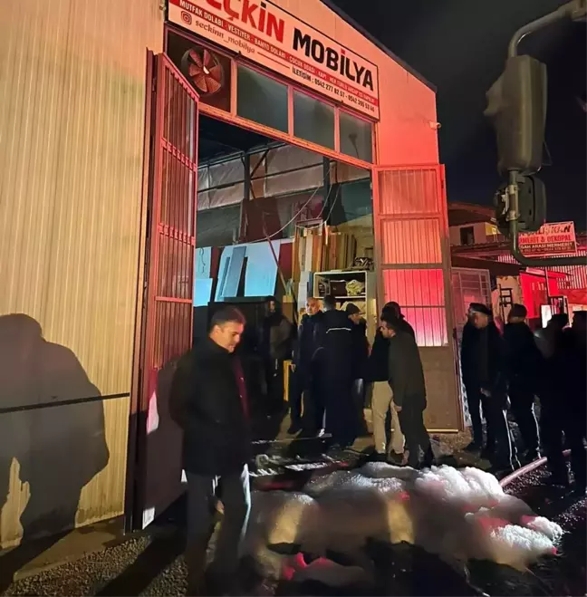 Ankara Çubuk'ta Mobilya İmalathanelerinde Yangın Çıktı