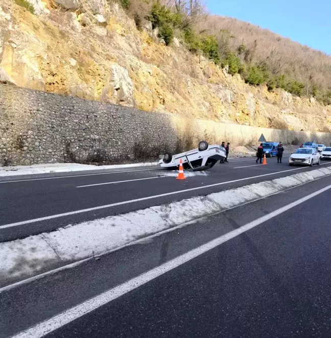 Zonguldak'ta Takla Aten Otomobilde 2 Kişi Yaralandı