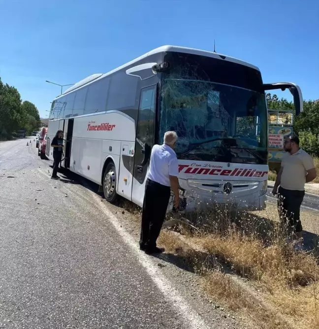 Malatya'da yolcu otobüsünün çarptığı minibüsün sürücüsü yaralandı