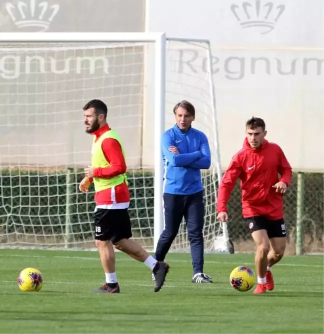 Tamer Tuna, Antalyaspor'da ilk antrenmanına çıktı