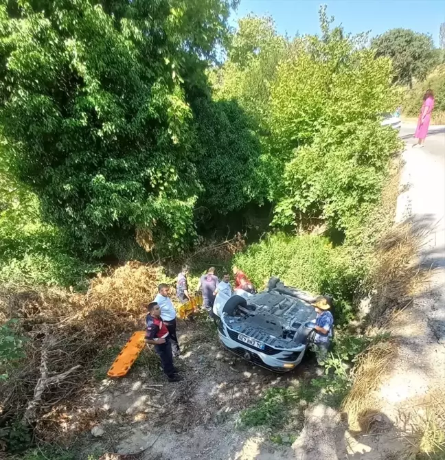 Balıkesir'de Otomobil Devrildi: 6 Kişi Yaralandı
