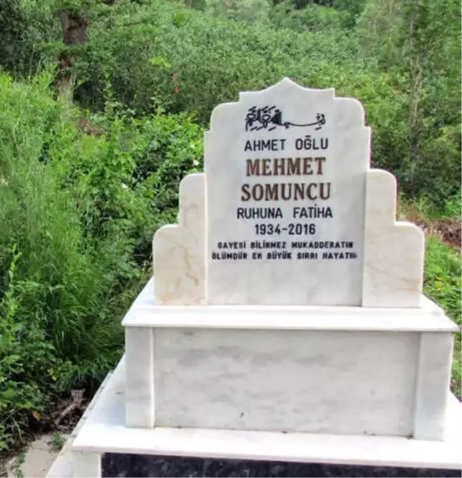 2013'te Yaptırdığı Mezar Taşına '2016' Yazdırdı, 2018'de Öldü