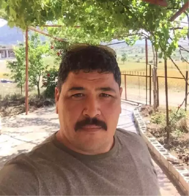 Tır'la Çarışan Otomobilin Sürücüsü Öldü