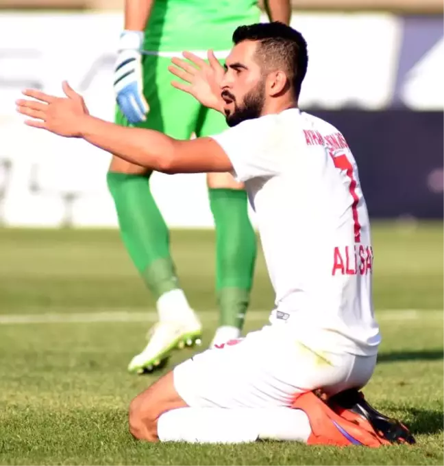 Karşıyaka'da Ali Say da Kadro Dışı