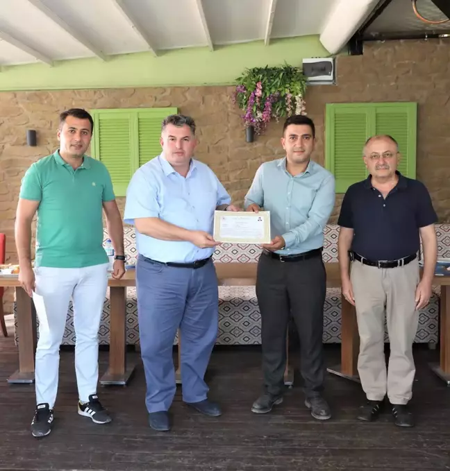 Kınık'ta İlçe Tarım ve Orman Müdürlüğü çalışanlarına başarı belgesi verildi