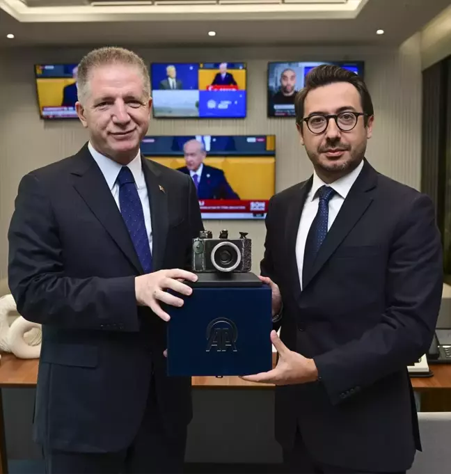 İstanbul Valisi Davut Gül, Anadolu Ajansı İstanbul Ofisi'ni ziyaret etti