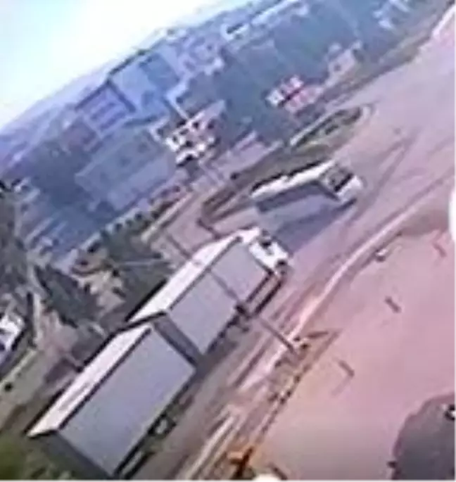 Ankara'da TIR, yolcu midibüsüne çarptı: 2 ölü, 3 yaralı (2)