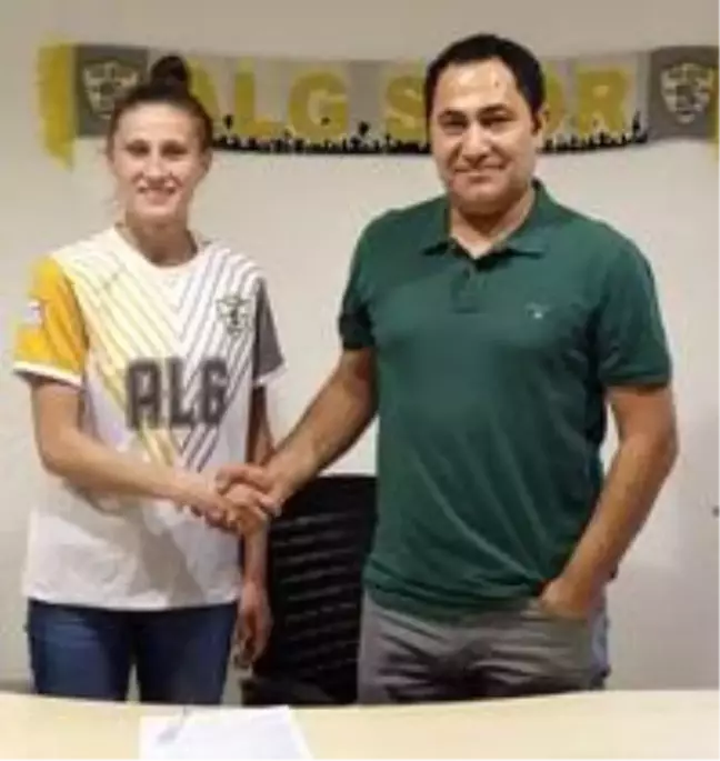 Ebru Topçu yuvada kaldı