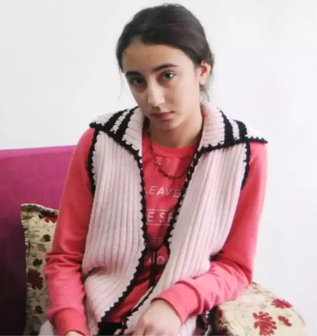 Fatma, Kanser Hastası Annesine Bakmak İçin Okulu Bıraktı