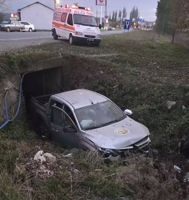 Kastamonu'da Kamyonet ile Otomobil Çarpıştı: 6 Yaralı