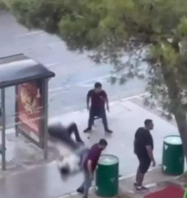 İzmir'de kafenin önünde silahlı kavga: 3 yaralı