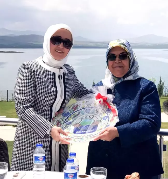 Bakan Tüfenkci'nin Eşinden Şehit Ailelerine Ziyaret