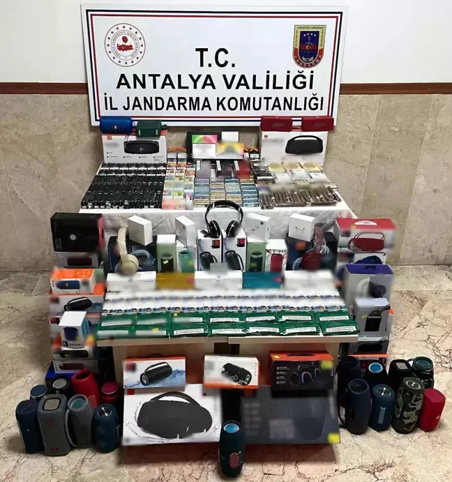 Antalya'da Kaçak Tütün Operasyonu: Çok Sayıda Eşya Ele Geçirildi