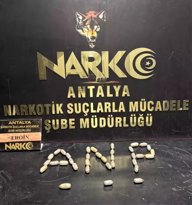 Antalya Havalimanında Uyuşturucu Ticareti Yapan İki Şüpheli Yakalandı