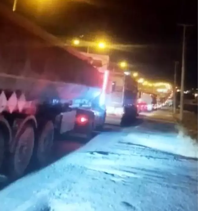 Mardin'de Tır Arızası Nedeniyle Trafik Durdu