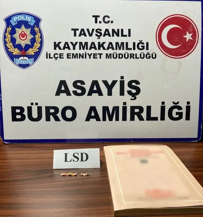 Kitap Sayfaları Arasında Uyuşturucu Madde Sattığı İddiasıyla Tutuklandı