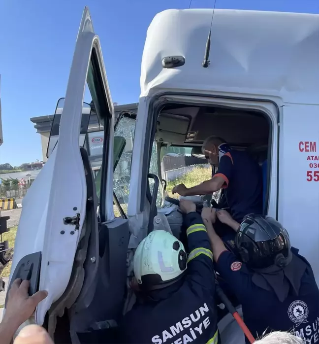 Samsun'da akaryakıt yüklü tankerle tır çarpıştı, 1 kişi yaralandı