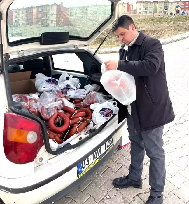 Dörtyol Mahallesi'nde Hayırseverlerden İhtiyaç Sahiplerine Et Dağıtımı