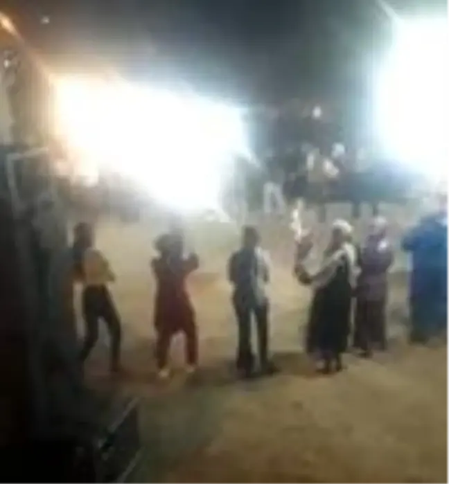 Sivas'ta sosyal mesafesiz ve maskesiz düğün
