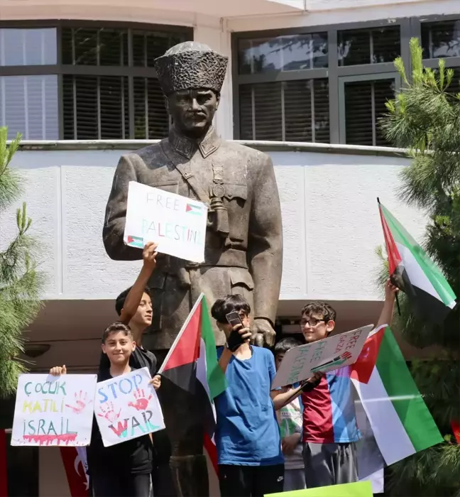 Trabzon'da İsrail'in Filistin'e saldırılarını protesto ettiler