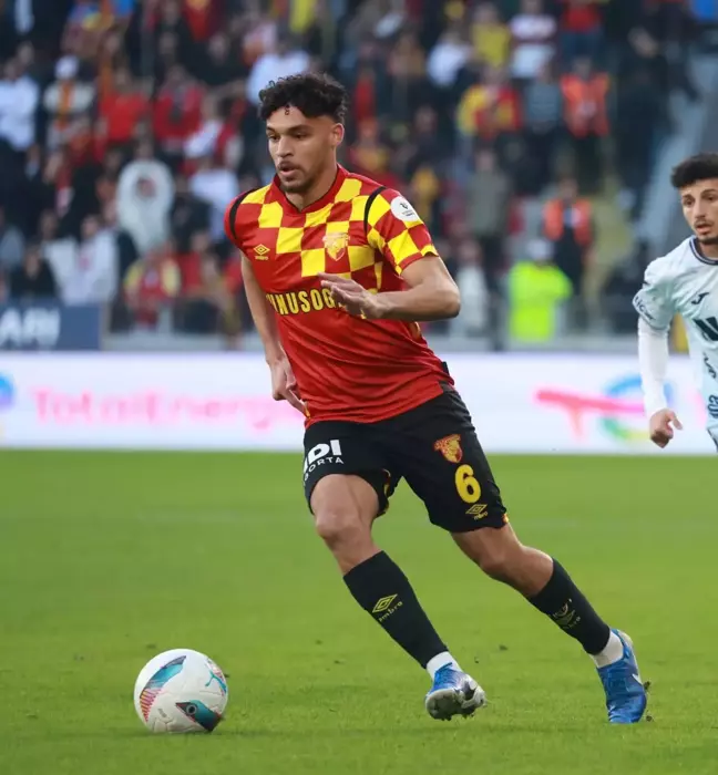 Göztepe, Brezilyalı Orta Saha Hugo ile Devam Etmeyecek