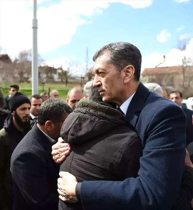 Bakan Selçuk'tan Şehit Ailesine Ziyaret