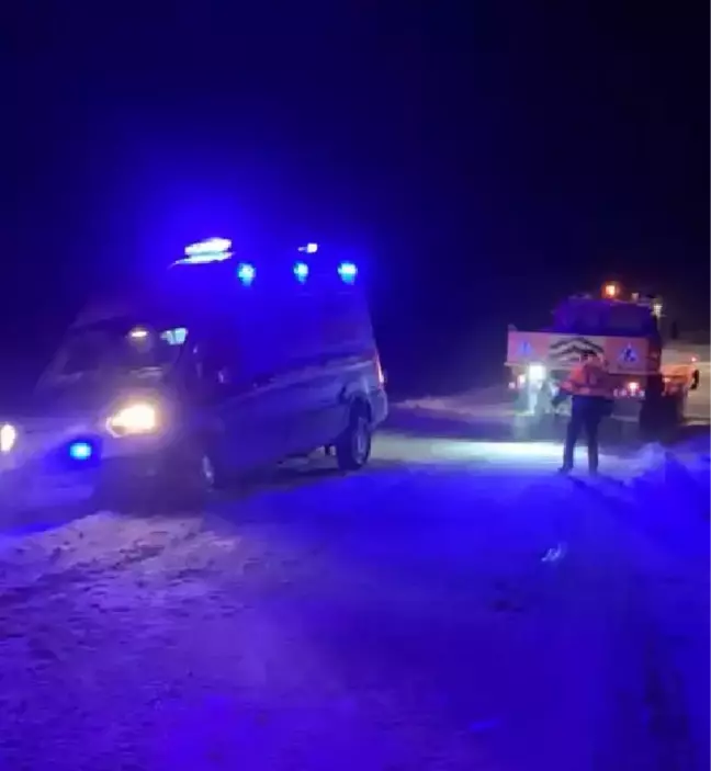 AMBULANS ŞOFÖRÜ, HASTAYI SIRTINDA TAŞIDI