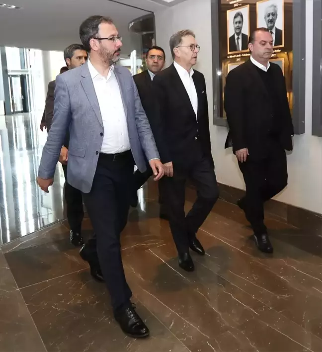 Bakan Kasapoğlu, Tff Başkanı Güreli'yi Ziyaret Etti