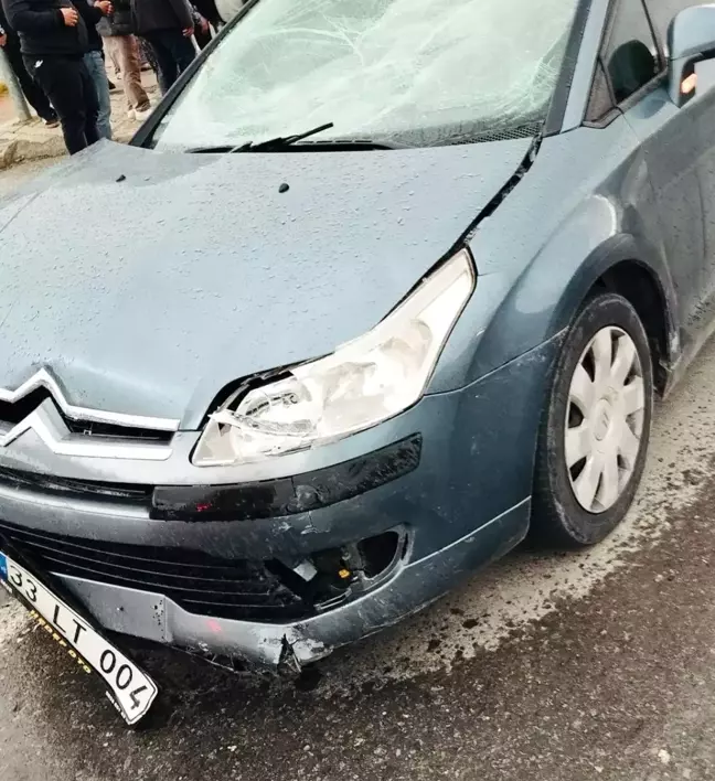 Antalya'da Motosiklet ve Otomobil Çarpıştı: Anne ile 3 Çocuk Yaralandı